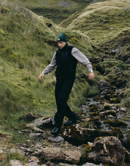Industry Fleece Gilet in Black